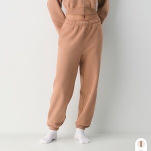 Aritzia Cozy Sweatfleece Mega Jogger Chocolate Mousse NWT